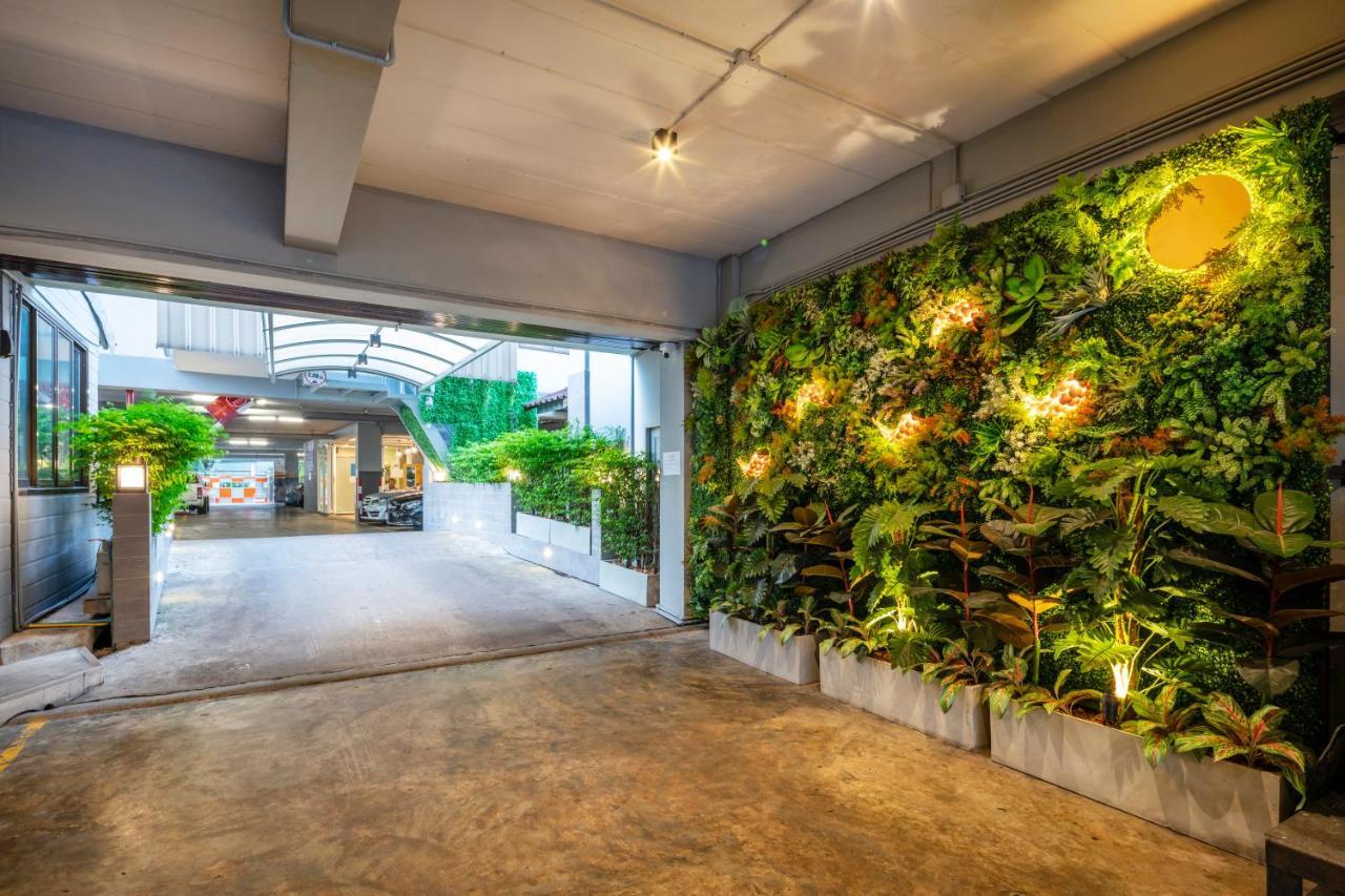 Penyos Suite Bangkok Exterior photo