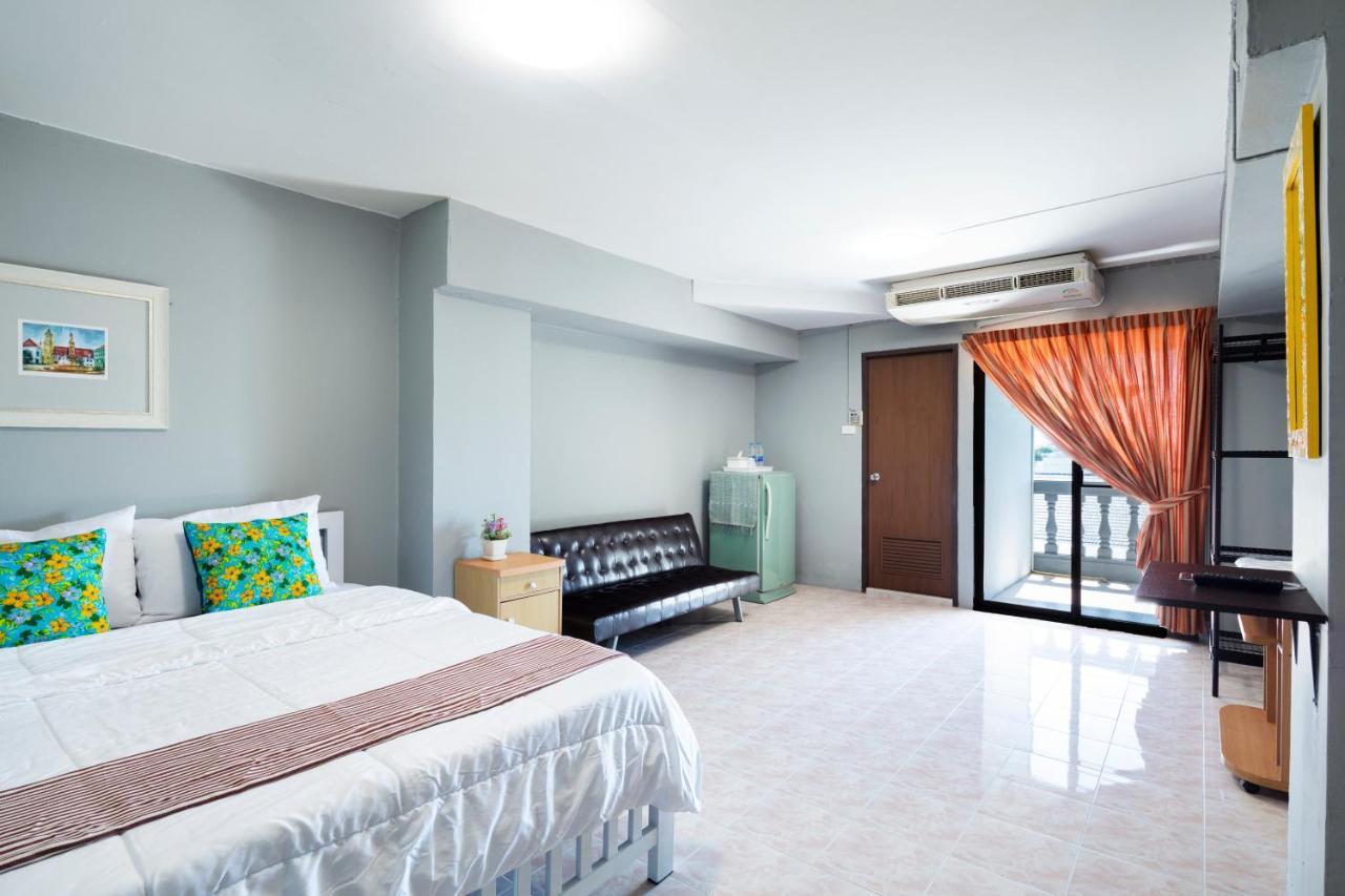 Penyos Suite Bangkok Exterior photo