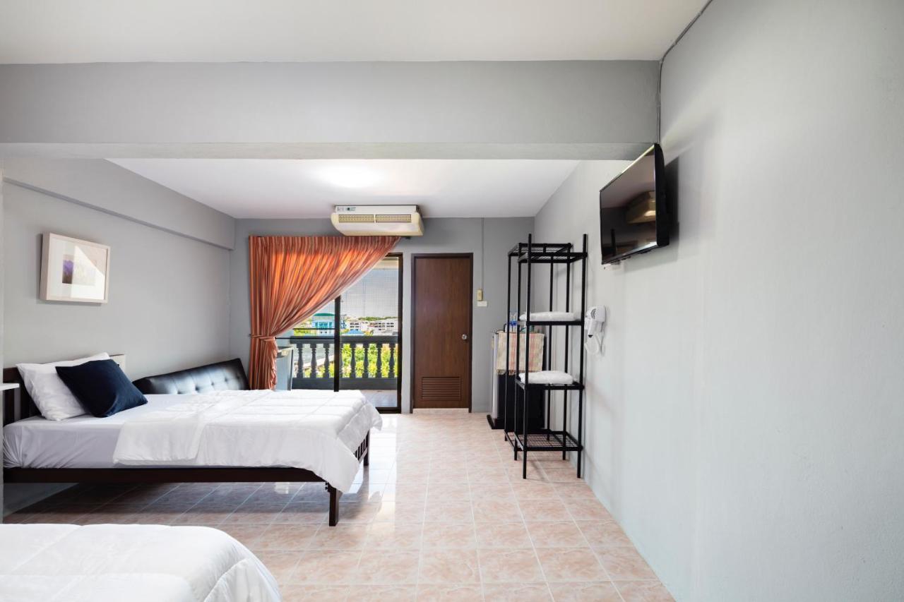 Penyos Suite Bangkok Exterior photo